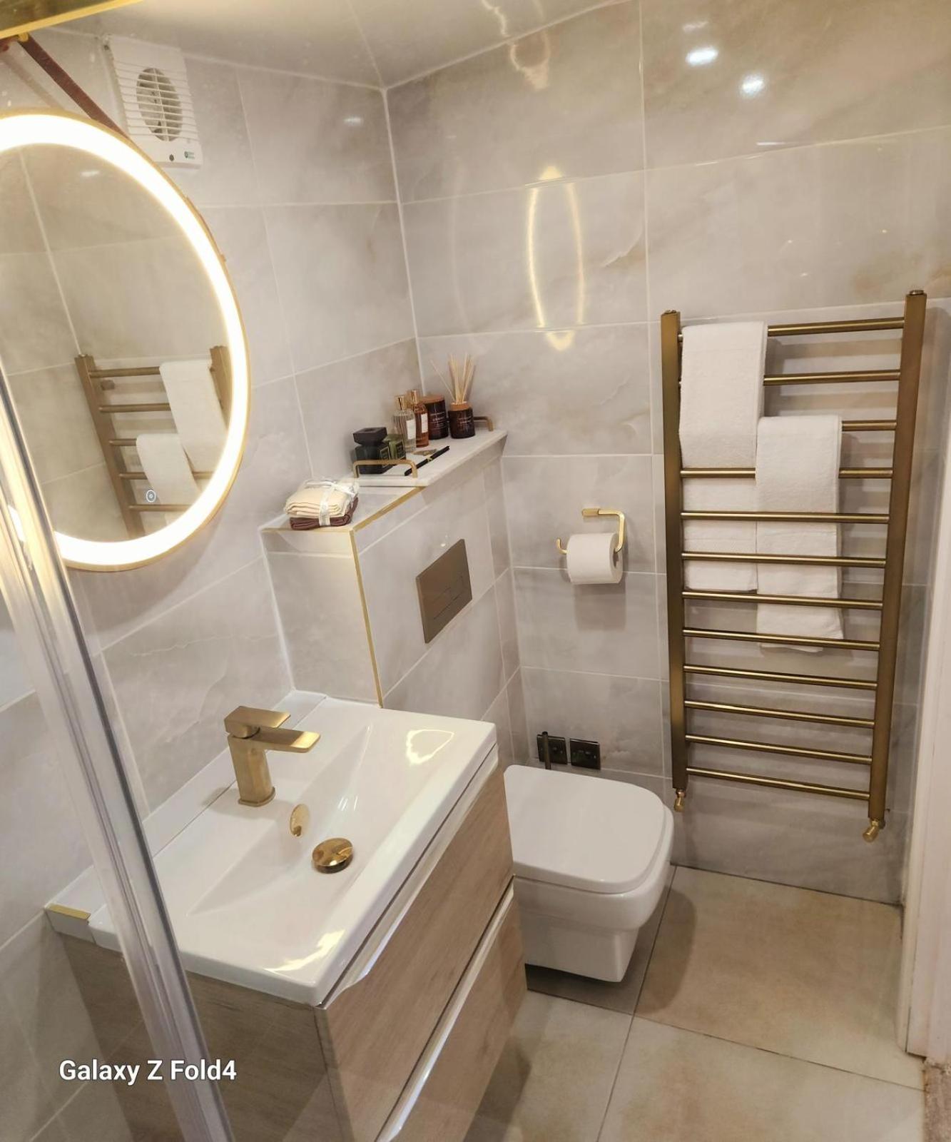 Apartment 1-bed With Parking Ideal For Couples Newcastle upon Tyne