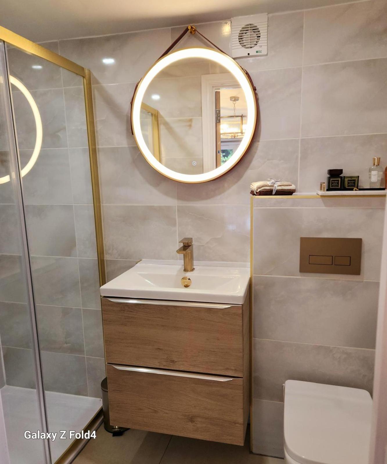 1-bed With Parking Ideal For Couples Apartment